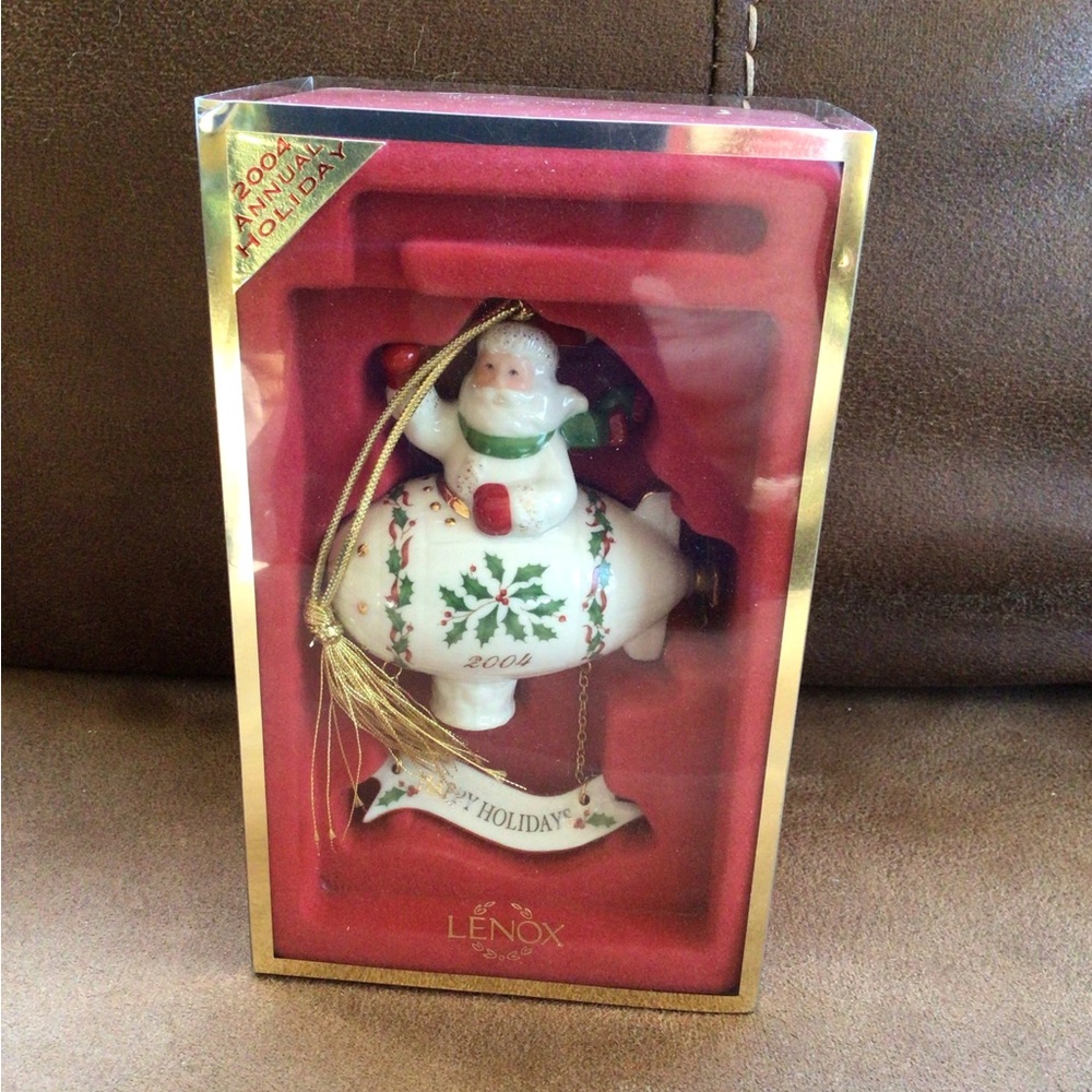 Lenox 2004 Santa ornament